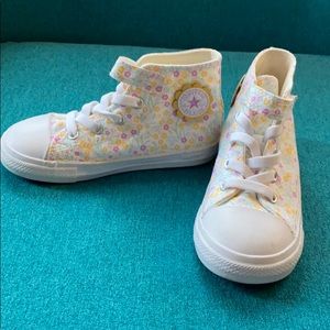 Converse toddler shoe